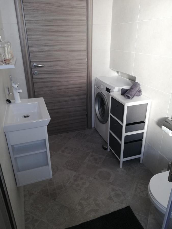 Apartment Stefania On The Beach Коромачно Экстерьер фото