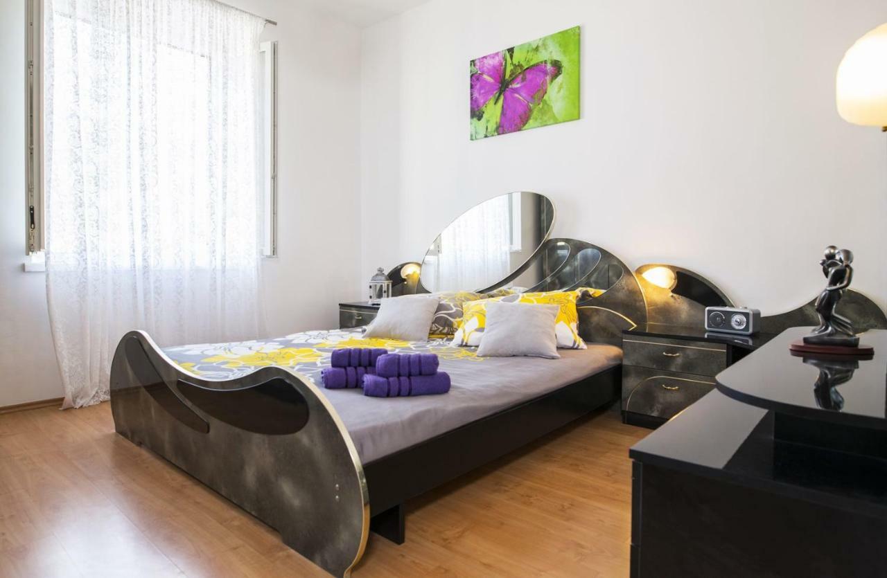 Apartment Stefania On The Beach Коромачно Экстерьер фото