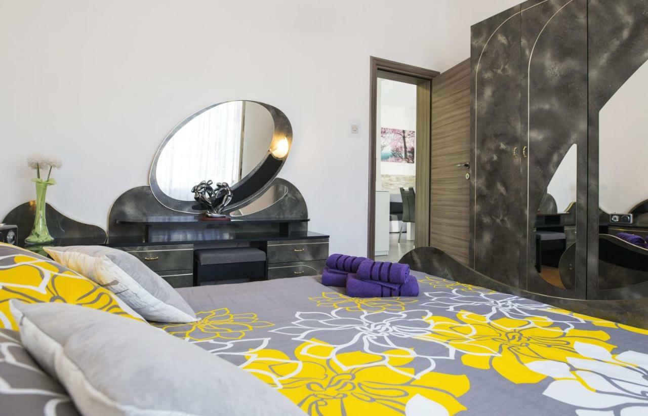 Apartment Stefania On The Beach Коромачно Экстерьер фото