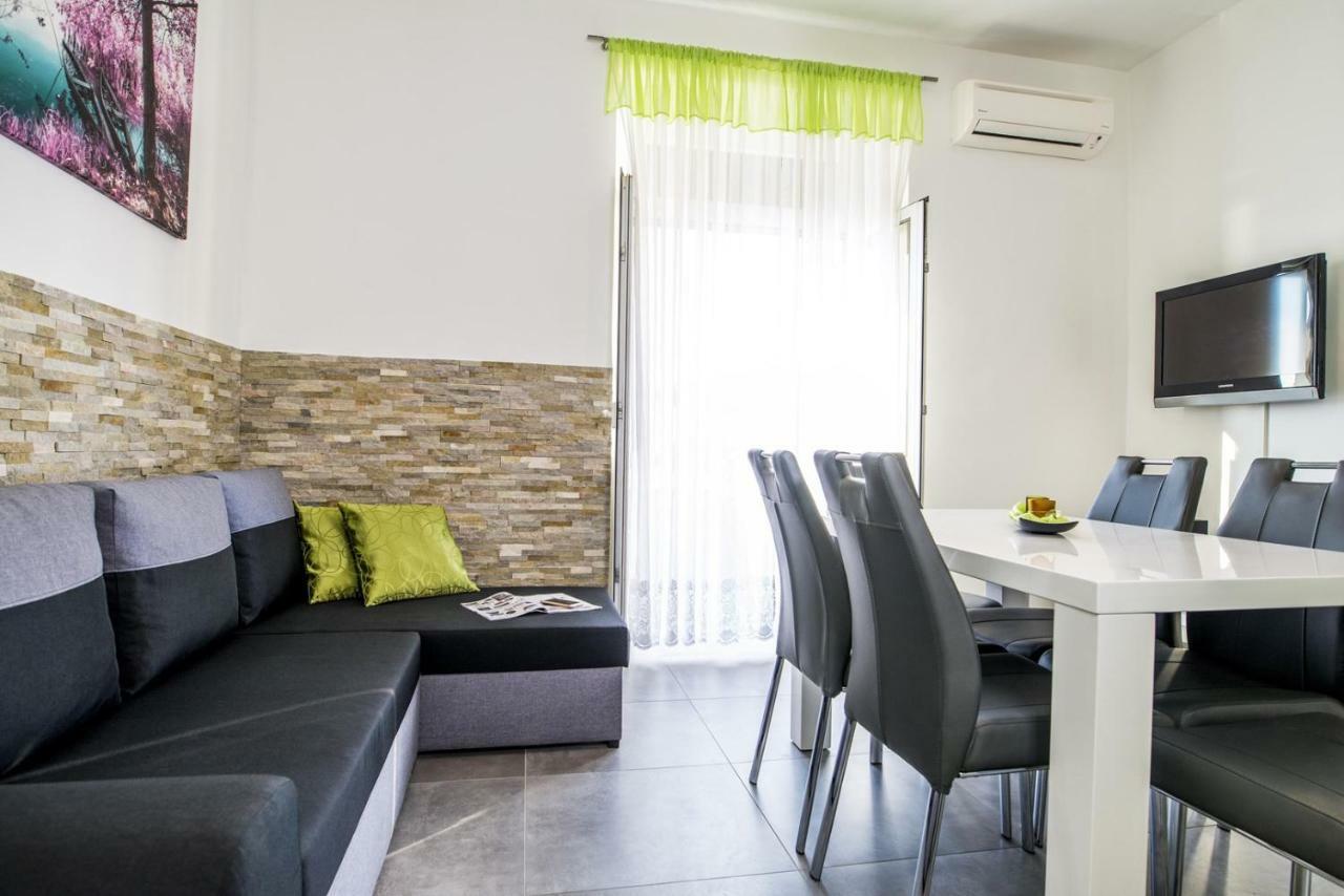 Apartment Stefania On The Beach Коромачно Экстерьер фото